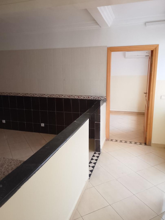 Bureau 140 m² avec 5 pièces à louer près Abdelmoumen